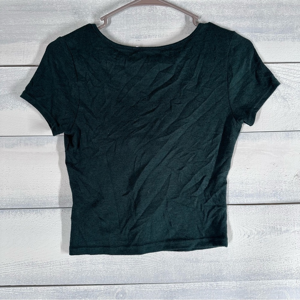 Dark Green Pacsun Crop Top w/ small hole on the bottom left side size M - Picture 4 of 5